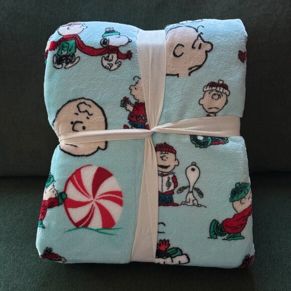 Charlie Brown and Snoopy Icy Blue Christmas Plush Blanket | Peanuts Winter 60x90 - Picture 4 of 7